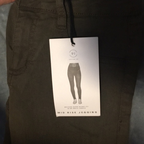 Mid rise Jeggings. - Picture 2 of 2